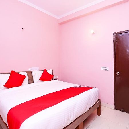 Hotel Oyo Flagship 14774 Sector 14 Gurgaon Esterno foto