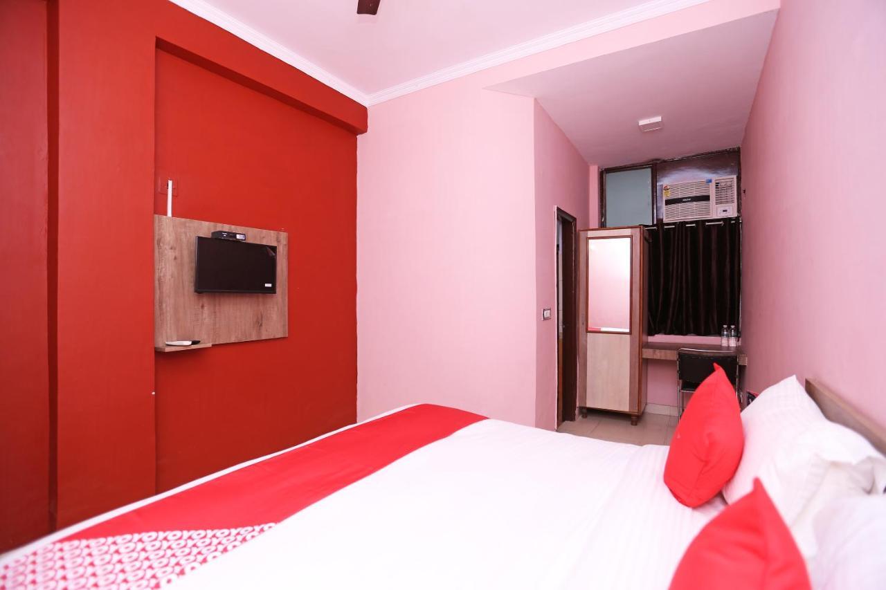 Hotel Oyo Flagship 14774 Sector 14 Gurgaon Esterno foto