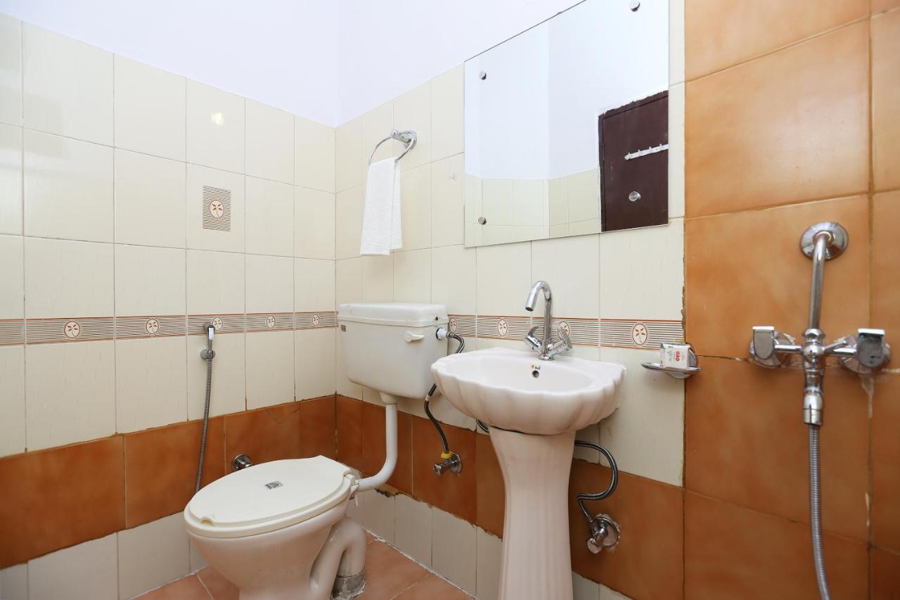 Hotel Oyo Flagship 14774 Sector 14 Gurgaon Esterno foto
