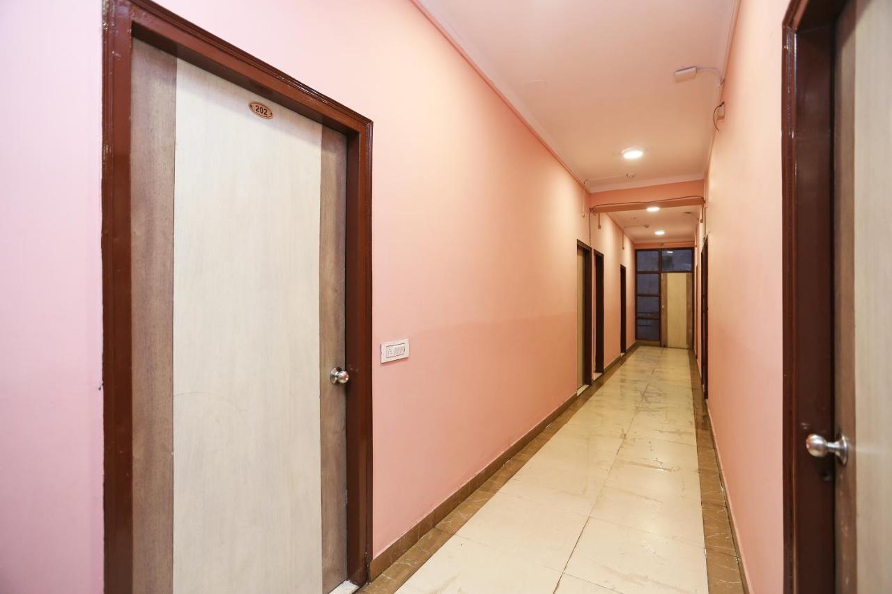 Hotel Oyo Flagship 14774 Sector 14 Gurgaon Esterno foto
